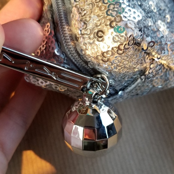 M.A.C - Picture 3 of 5